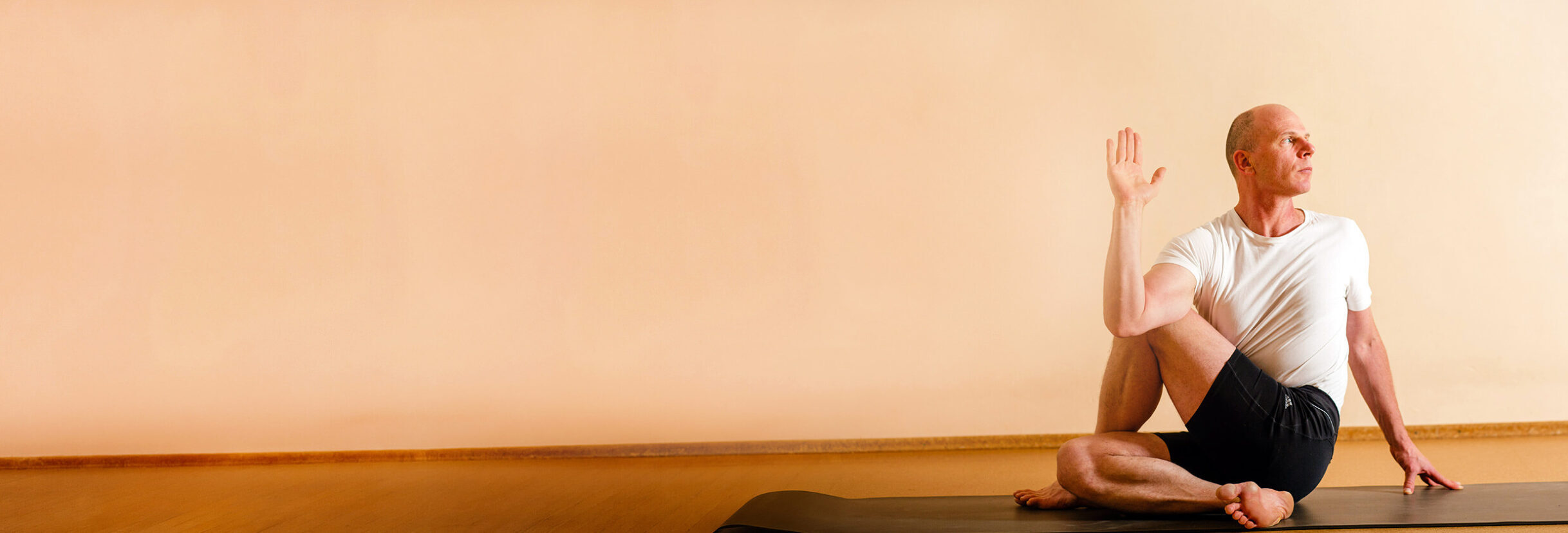 Hero asana praxis yoga